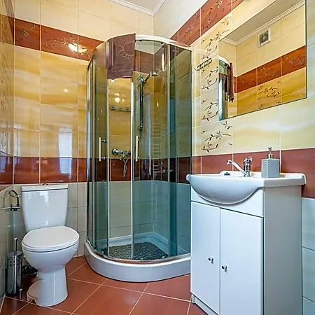 Fryzowiczówka 3*